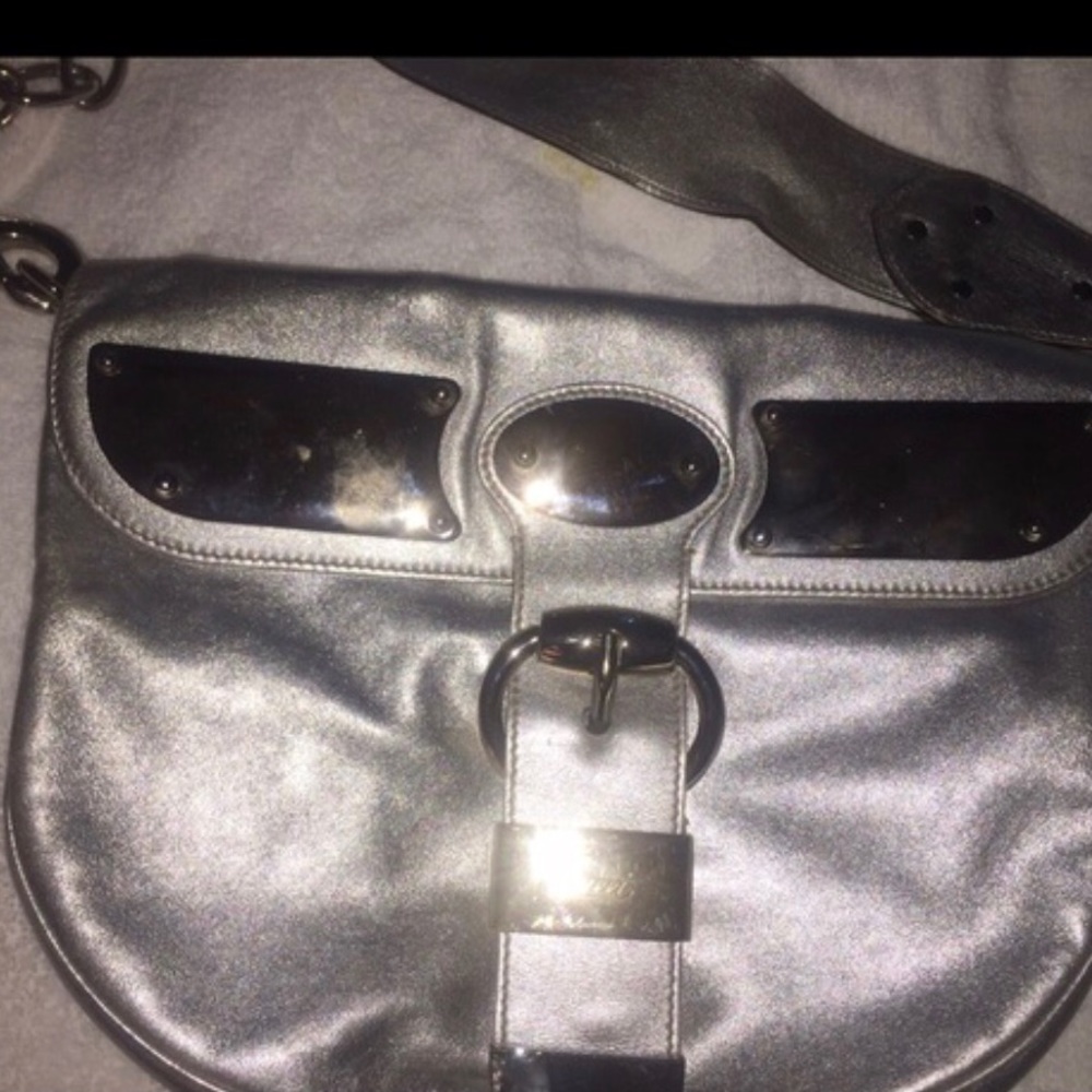 Silver 💯 authentic Gucci